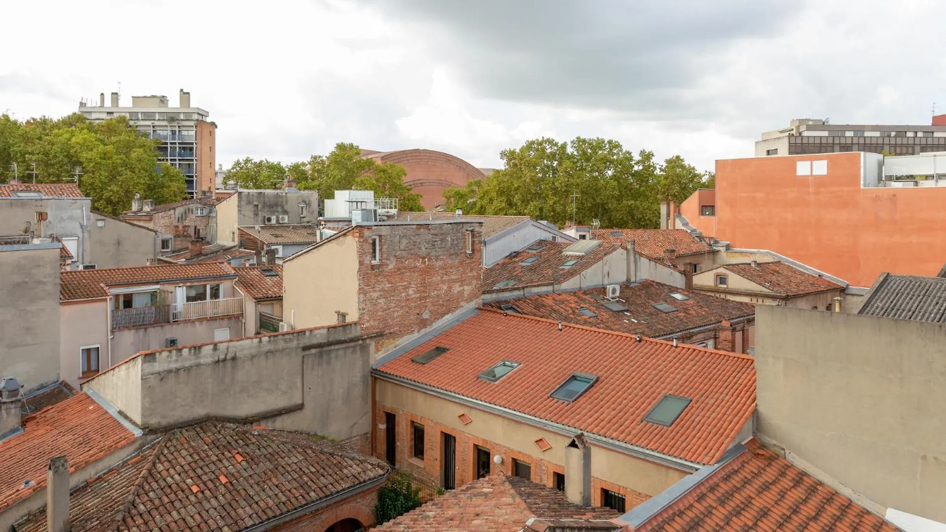 Sky View Apartment Toulouse 0*,  France